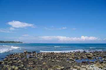 三方を海に囲われた犬吠崎灯台