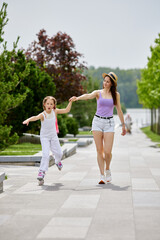 redhead little girl learns to roller skate