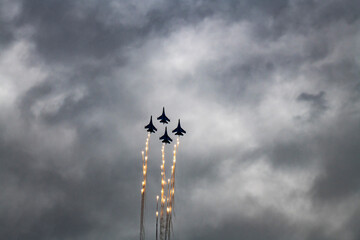 demonstration flights of modern combat aircraft with the shooting of signal traps at the Max-21 aerospace salon in Zhukovsky 