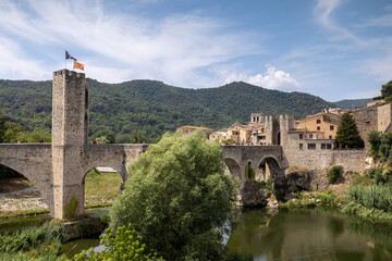 Obraz premium The bridge and river Fluvia at Besalu, Girona, Catalonia, Spain