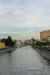 Fototapeta na wymiar river in city