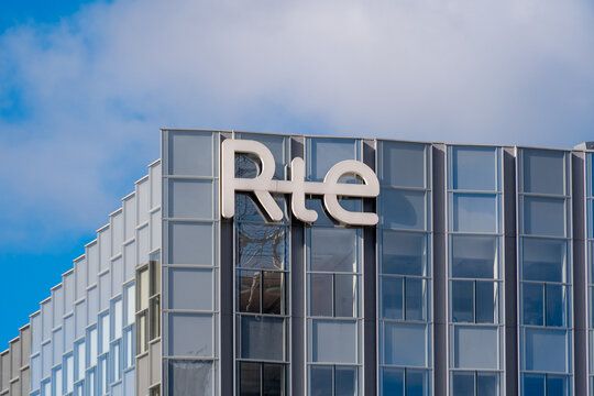 Puteaux, France - 29 juillet 2021: Vue ext&eacute;rieure du si&egrave;ge social de RTE (R&eacute;seau de transport d'&eacute;lectricit&eacute;), &agrave; Paris La D&eacute;fense. RTE g&egrave;re le r&eacute;seau public de transport d'&eacute;lectricit&eacute; en France