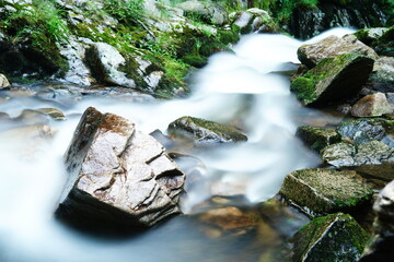 Schwarzwaldbach in Langzeitbelichtung