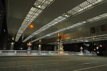 Fototapeta na wymiar 夜の日本橋と首都高速都心環状線