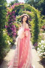 Obraz na płótnie Canvas princess in a magic rose garden
