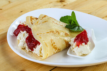Pancake with cottage cheese and jam