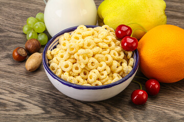 Breakfast with corn rings and milk
