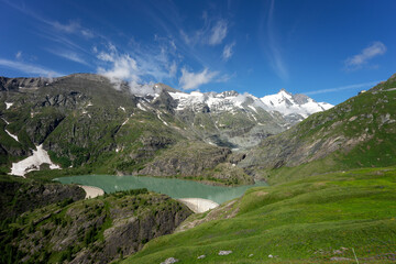 Obraz premium Dam of the Margaritze Reservoir underneath the Grossglockner Mountain. Austria
