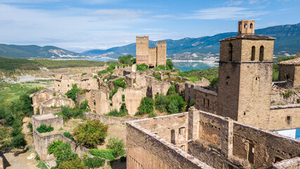 Fototapeta na wymiar abandoned town of ruesta in saragossa province, Spain