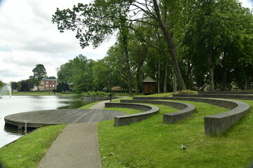 Naklejka premium Coin de repos en amphithéâtre au parc Hanssens à Vilvoorde 