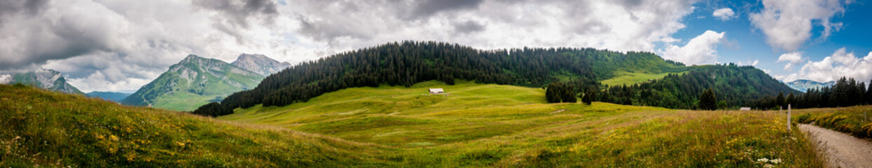 Fototapeta na wymiar Plateau de Beauregard en Haute-Savoie