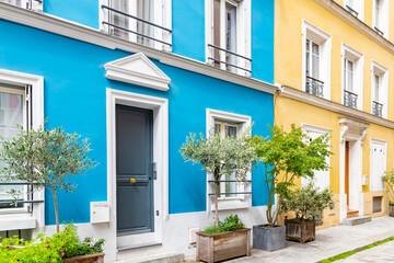 Fototapeta na wymiar Paris, colorful house rue Cremieux, typical street 