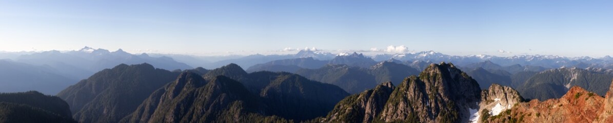 Obraz premium Panoramic View of Rocky Canadian Mountain Landscape. Sunny Summer Evening. Aerial Scene from Mnt Brunswick, near Vancouver and Squamish, British Columbia, Canada.