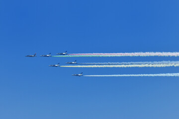 カラースモークを出すブルーインパルス