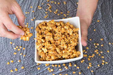 Palomitas de maíz con caramelo