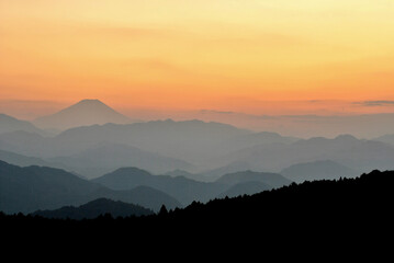 夕焼けと富士山