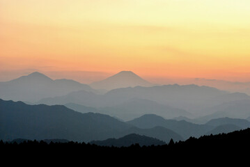 夕焼けと富士山