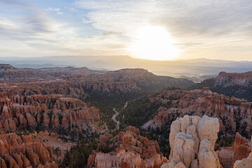 Fototapeta premium Beautiful sunrise of the Inspiration Point of Bryce Canyon National Park
