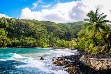 Tahiti stunning beautiful beaches, white sand, clear turquoise water, blue lagoons, Tahiti, French Polynesia, Pacific islands - obrazy, fototapety, plakaty