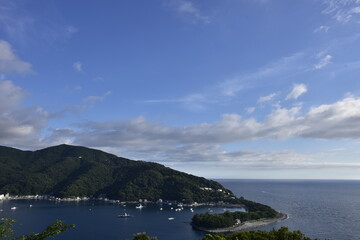 Fototapeta premium 高原と夏空