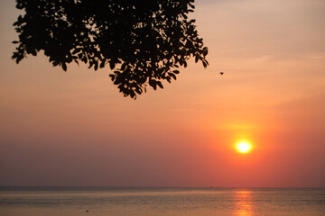 Fototapeta na wymiar Impressive sea sunset.