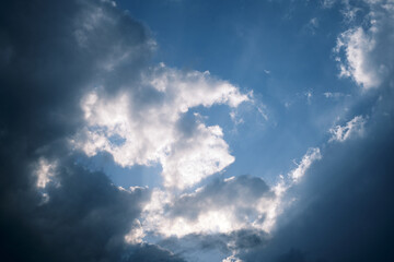 Fototapeta na wymiar 光る雲　天使の梯子