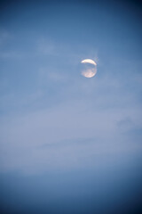 満月の雲のコントラスト