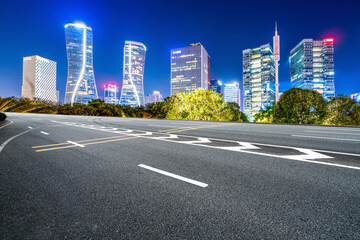 Fototapeta premium Skyline of Expressway Pavement and Night Scenery of Modern Architectural Landscape