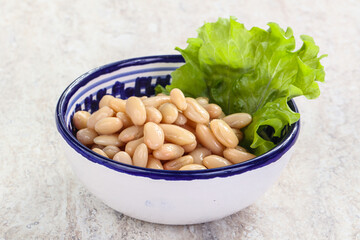 White canned beans for vegan suisine