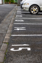 道路脇の駐車場と駐車番号