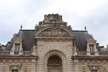 Fototapeta na wymiar La porte de Paris ou porte des malades, porte de ville construite au 17eme siecle en arc de tromphe, ville de Lille, departement du Nord, France 