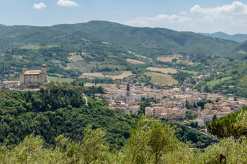 Fototapeta premium Stunning top view of the historic center of Spoleto, Perugia, Italy, on a sunny day