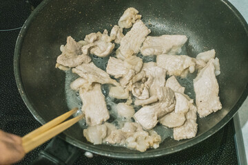 I ate Japanese pickles. The meat is also fermented and grilled.