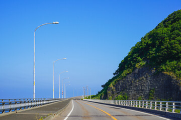 青い海と青い空