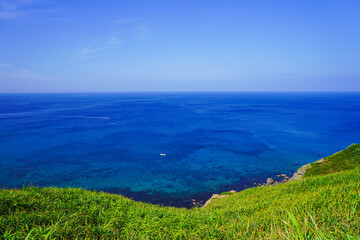 青い海と青い空