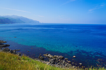 青い海と青い空