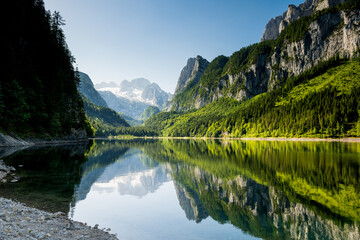 Fototapeta na wymiar Mountain lake in Austria Gosausee