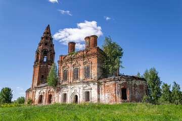 Fototapeta na wymiar abandoned orthodox church