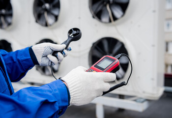 Testing with an anemometer of an axial fan of the condensing unit