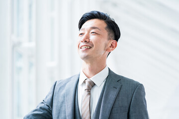 笑顔のビジネスマン 