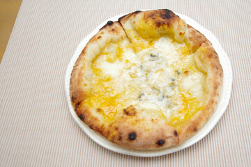 ゴルゴンゾーラを使ったピザ
