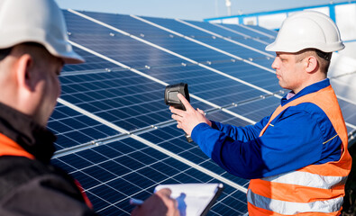 Inspector examination of photovoltaic modules using a thermal imaging camera