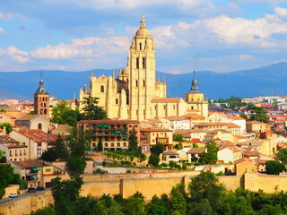 Fototapeta na wymiar Segovia cathedral seen from the Alcazar