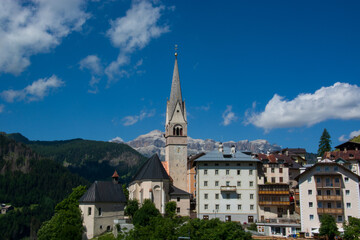 La bella Livinallongo del Col Di Lana sulle Dolomiti