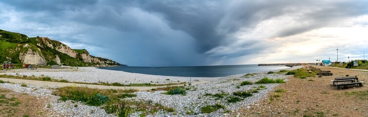 Grosses Panorama vom Strand und der Steilkueste in der Bucht von Saint Jouin Bruneval, Normandie , Frankreich