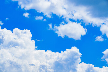 Obraz na płótnie Canvas white cloud and blue sky