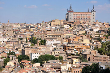 Fototapeta na wymiar Vista de la ciudad de Toledo y el Alcázar 