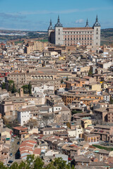 Fototapeta na wymiar Vista de la ciudad de Toledo y del Alcázar desde el mirador del Parador Nacional