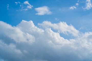 Fototapeta na wymiar Bright blue clouds on a clear day