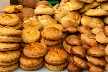 Fototapeta premium Venta de panes y empanadillas artesanales.